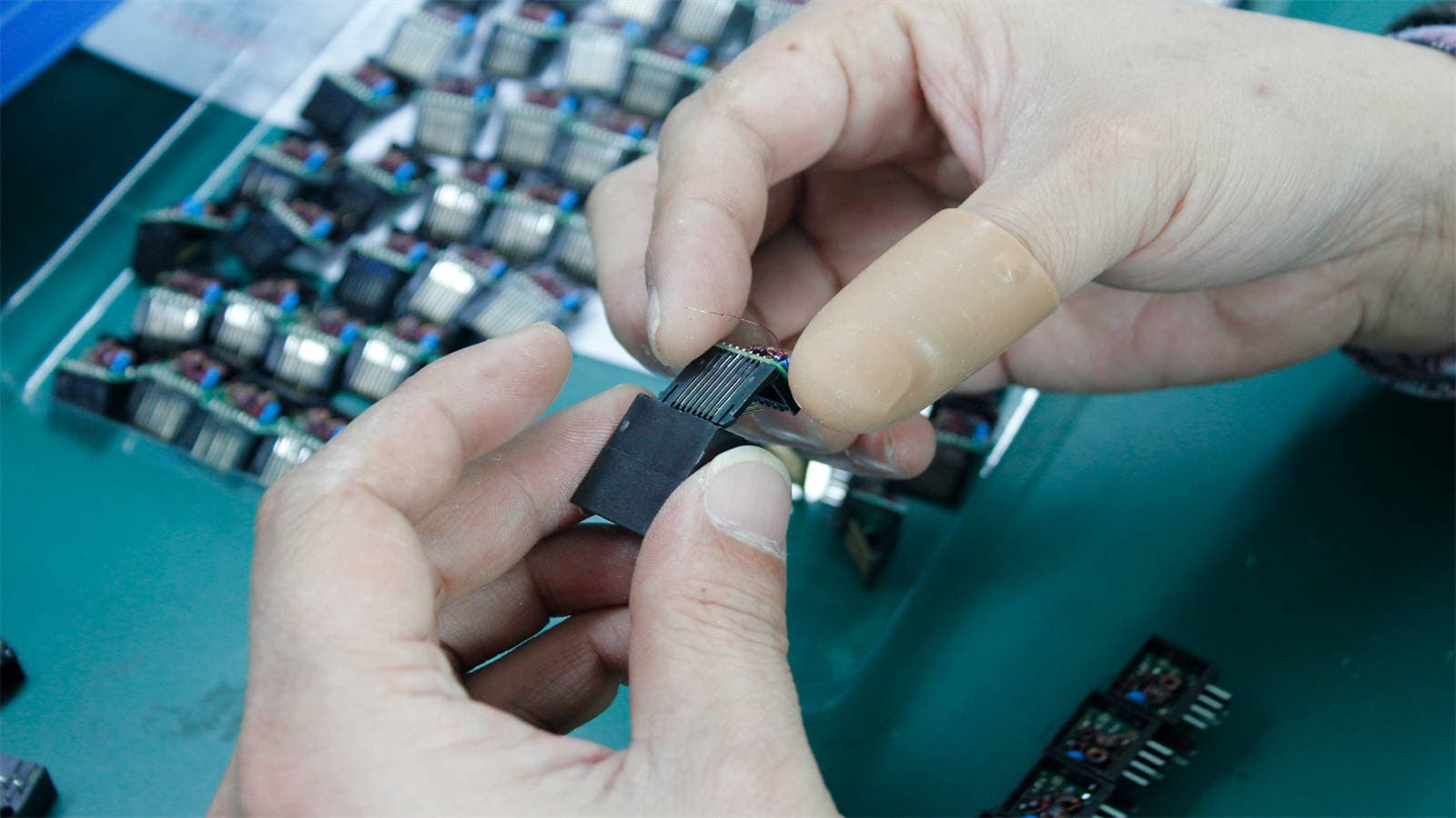 Plastic case assembly for optical transceiver housing