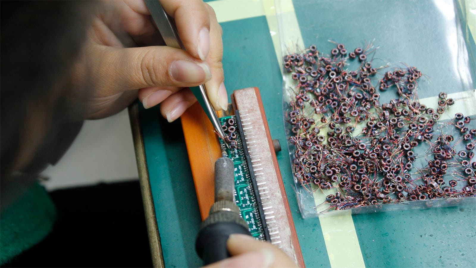Soldering process for optical transceiver PCB assembly