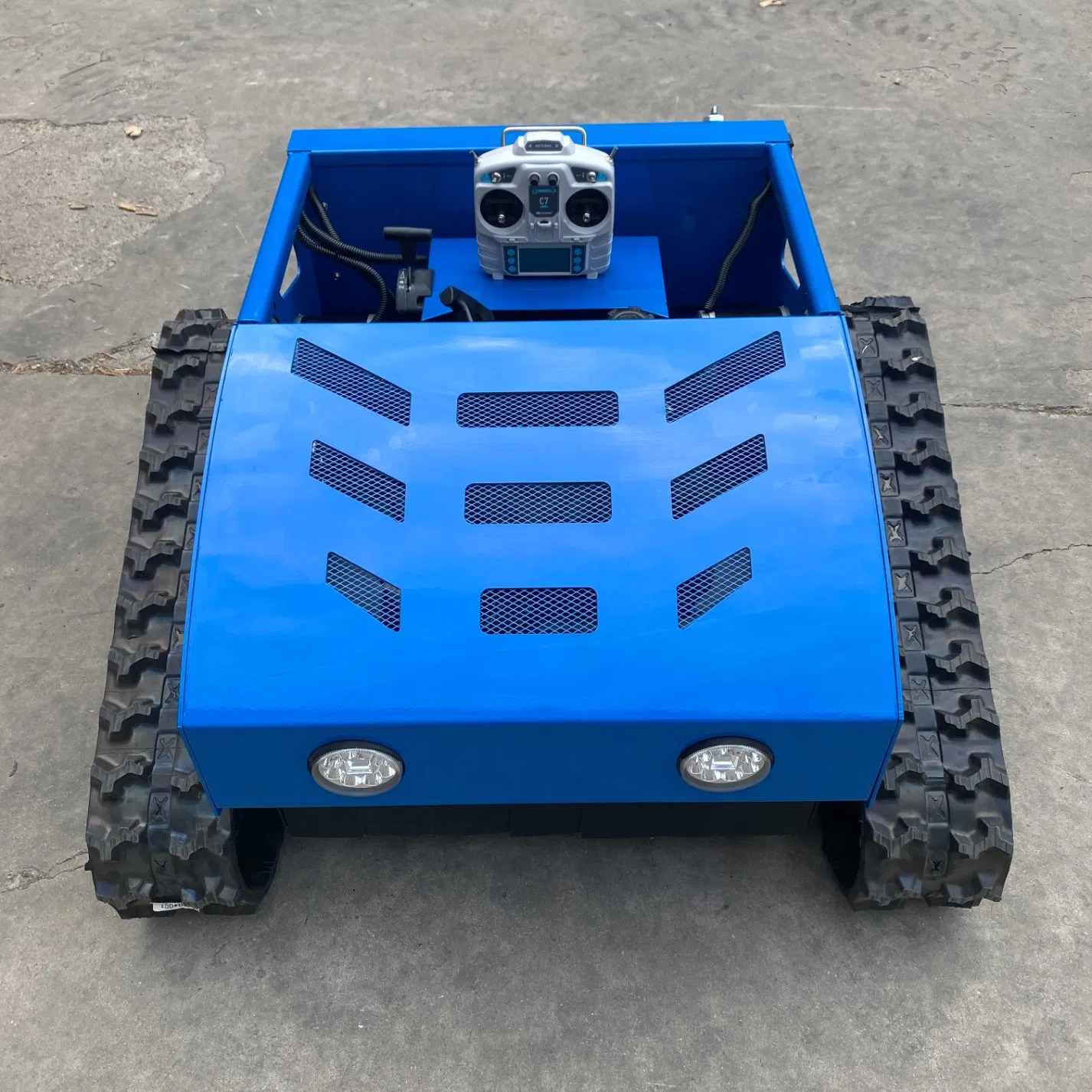 Smart Lawn Mowing Robot with Advanced Navigation Technology for Efficient Grass Cutting