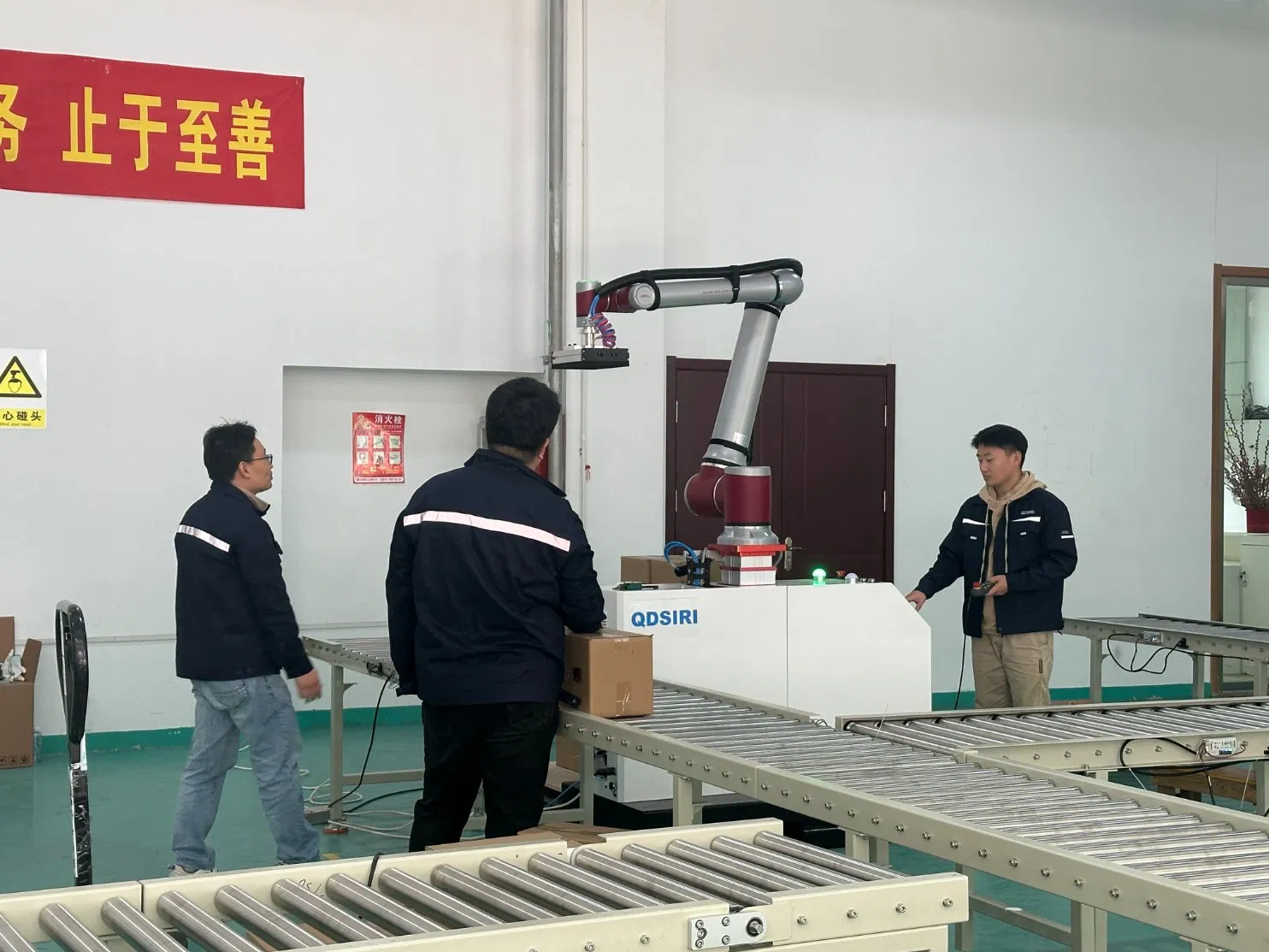 Palletizing Robot for Efficient and Precise Stacking