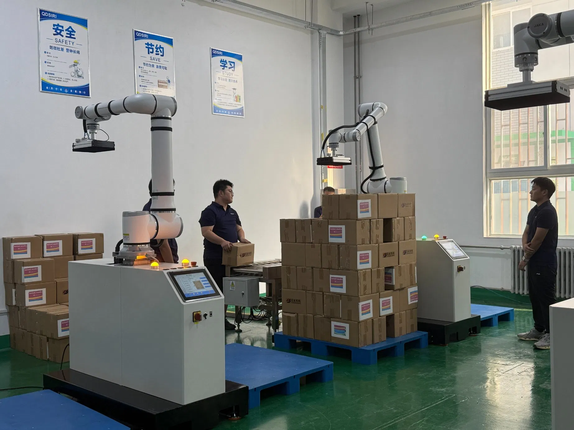 Customizable Collaborative Palletizing Robot Arm for Warehouse