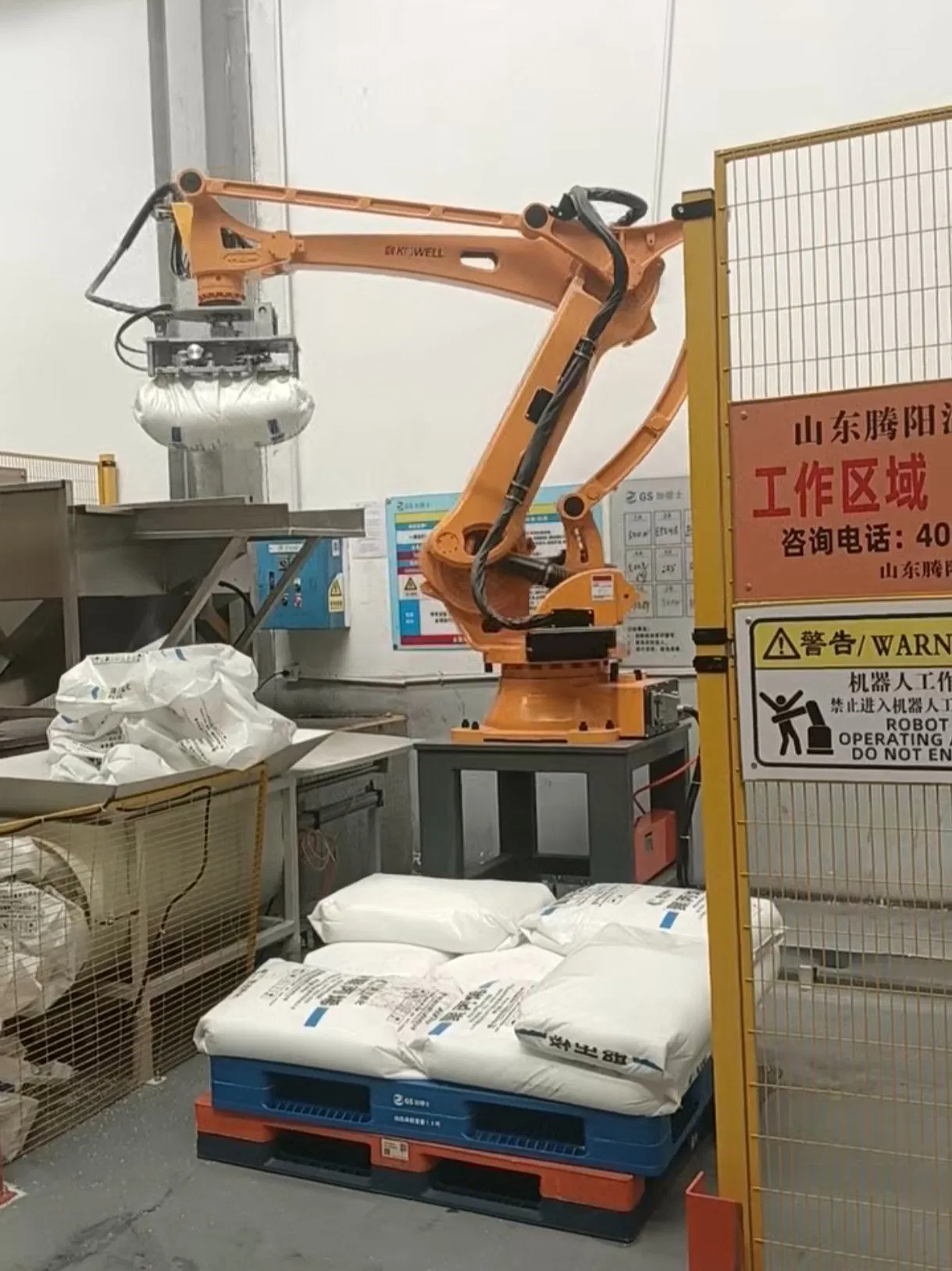 Fertilizer Bag Unpacking Robot: Automated Depalletizing Solution