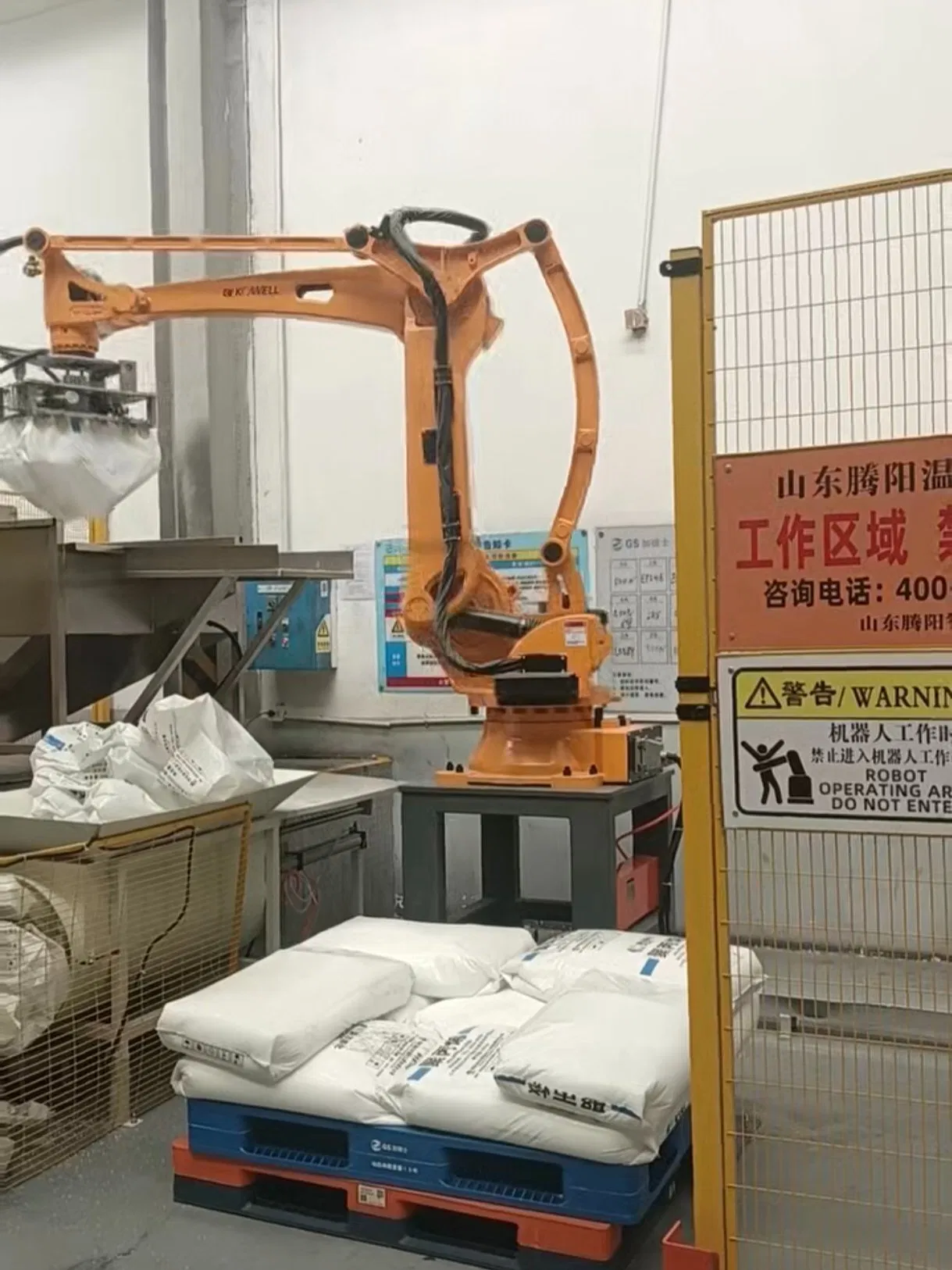 Fertilizer Bag Unpacking Robot: Automated Depalletizing Solution