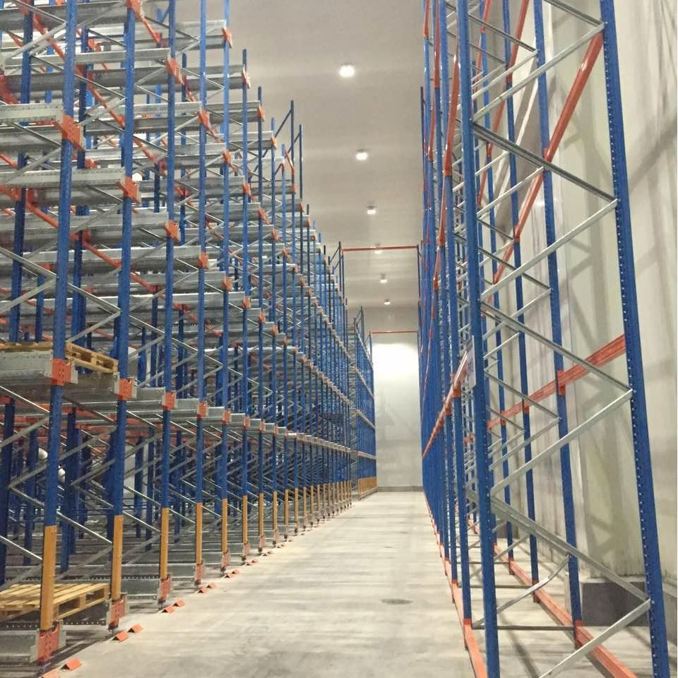 Auto Parts Warehouse Radio Shuttle System with Robotic Palletizer Integration