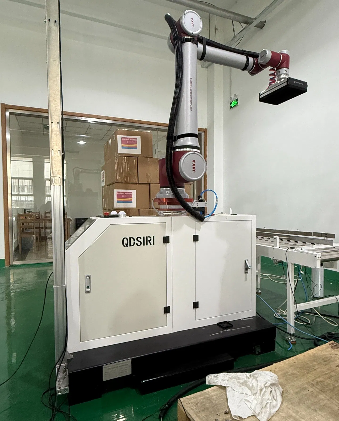 Palletizing Robot for Efficient and Precise Stacking