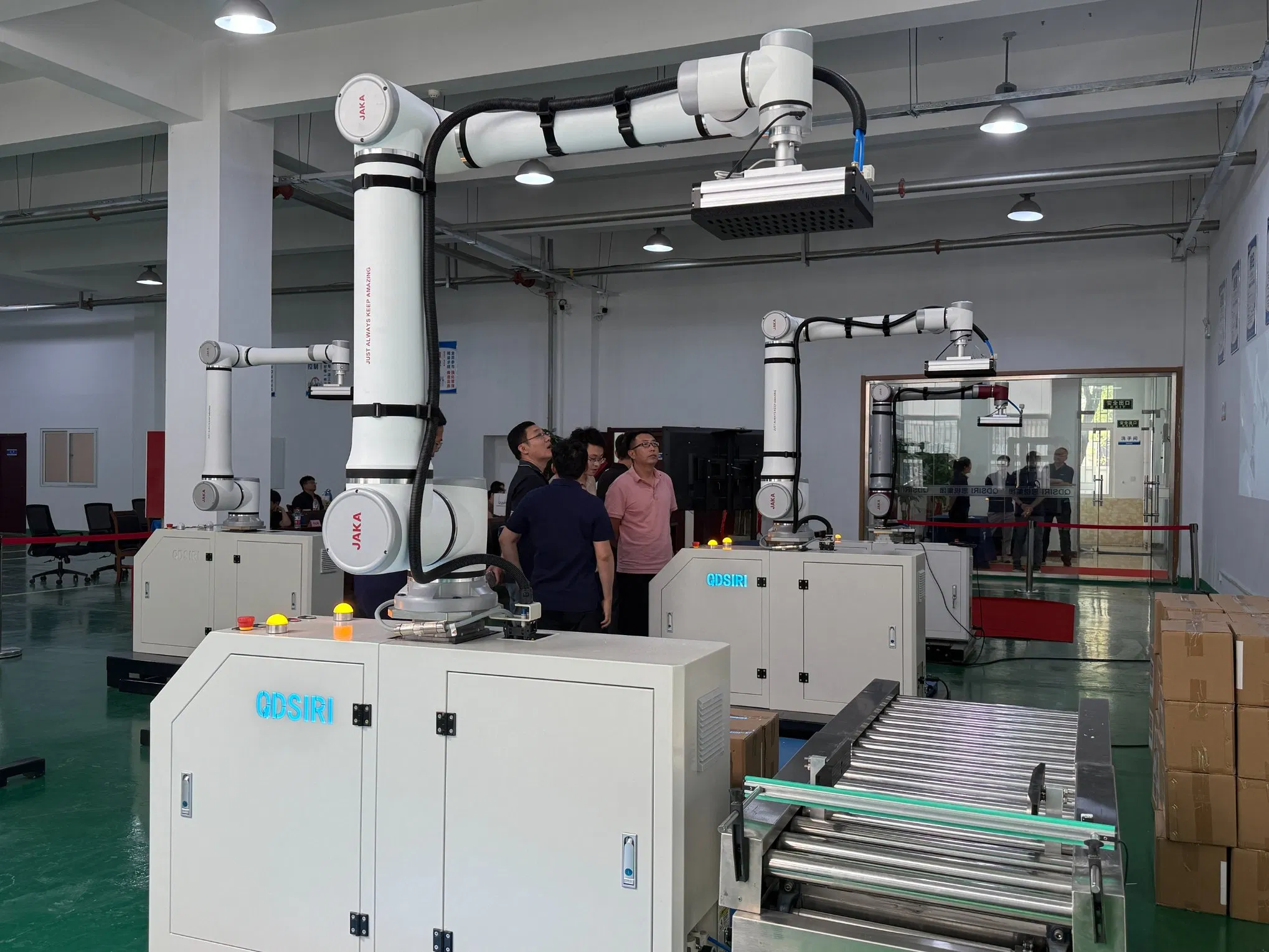 Palletizing Robot for Efficient and Precise Stacking