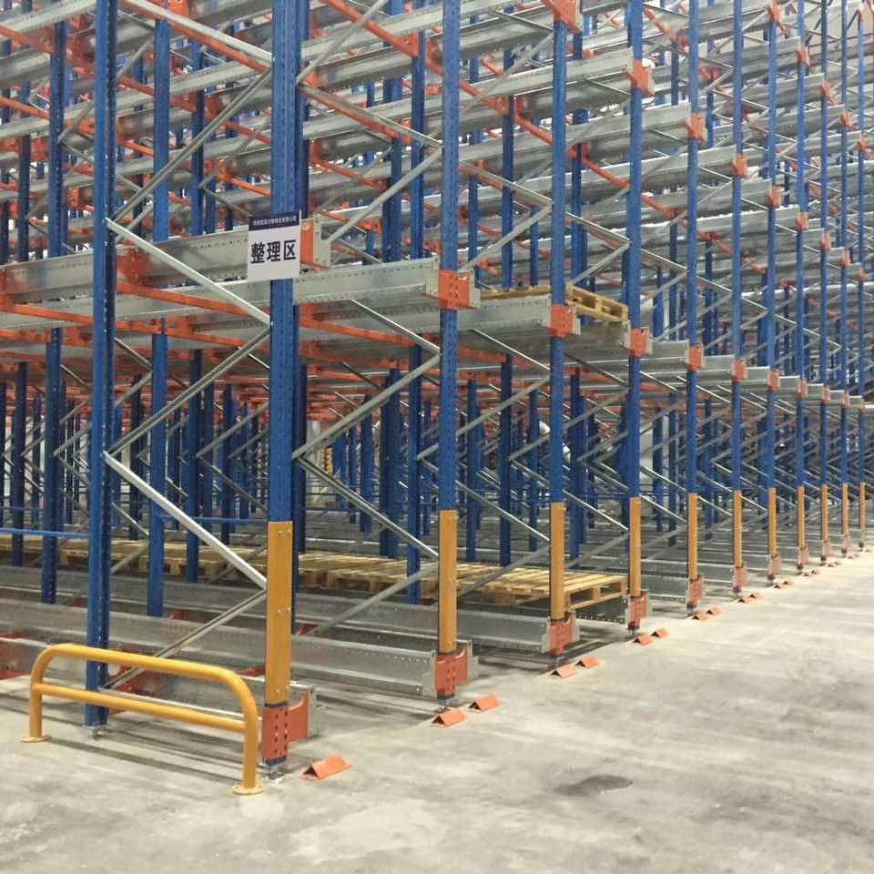 Auto Parts Warehouse Radio Shuttle System with Robotic Palletizer Integration