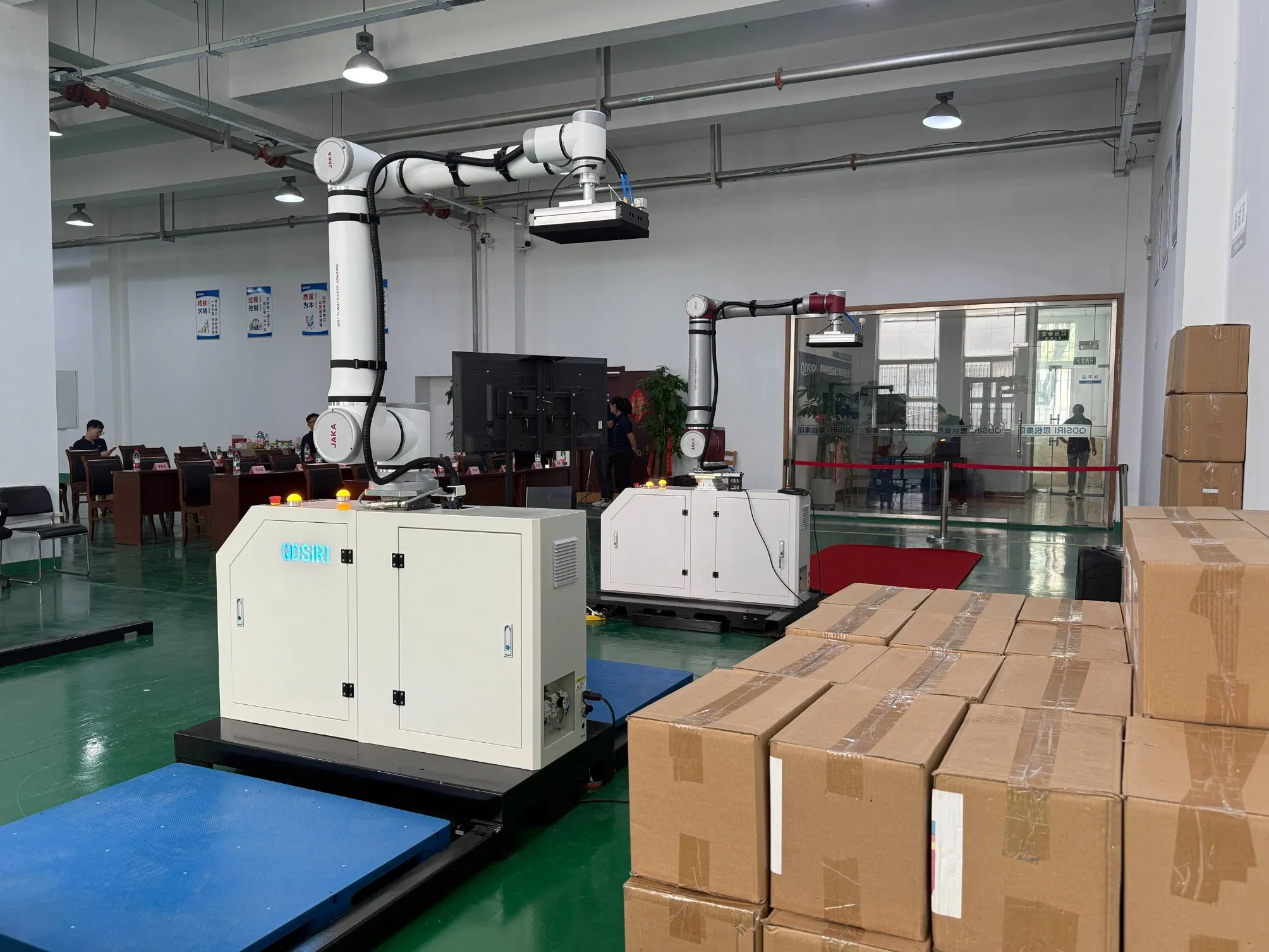 Customizable Collaborative Palletizing Robot Arm for Warehouse