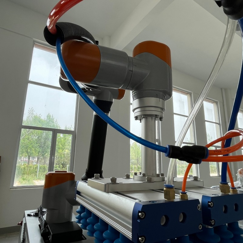 Versatile Collaborative Robots with Discounts for Warehouse Automation