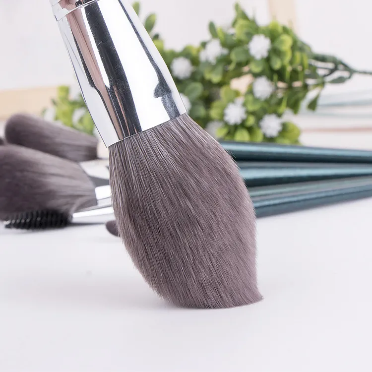 Nuevo al por mayor 14PCS juego de brochas de maquillaje de color verde oscuro para el rostro y los ojos con mango de madera de pelo sintético