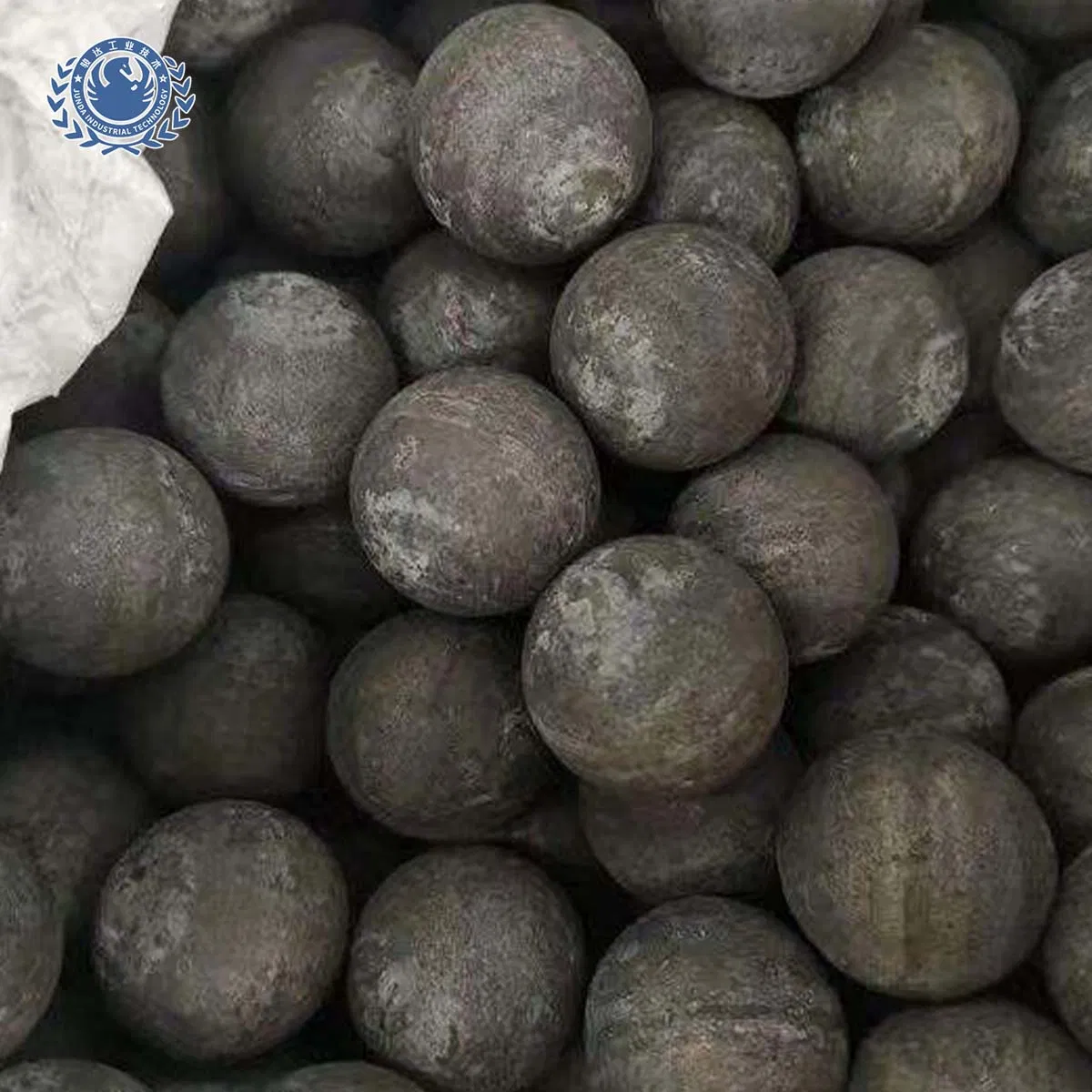Bola de acero forjado para molinos de molienda en seco, bajo polvo y sin aglomeración, y resistente a altas temperaturas