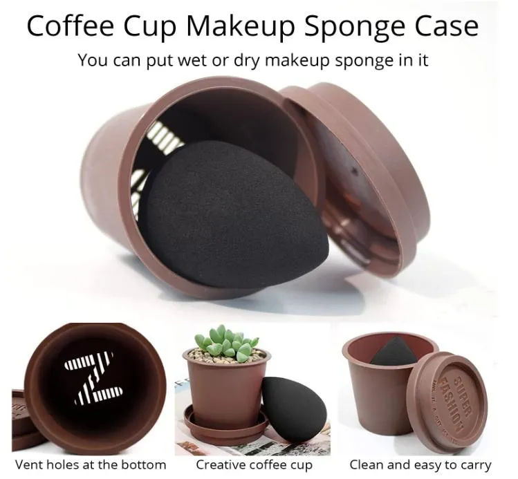 Esponjas de maquillaje en taza de café