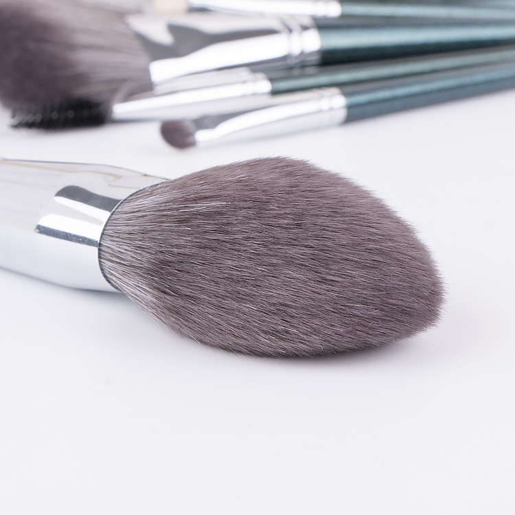 Nuevo al por mayor 14PCS juego de brochas de maquillaje de color verde oscuro para el rostro y los ojos con mango de madera de pelo sintético