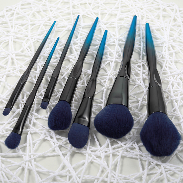 Nuevo cepillo de maquillaje de polvo facial sintético electrochapado de cintura delgada