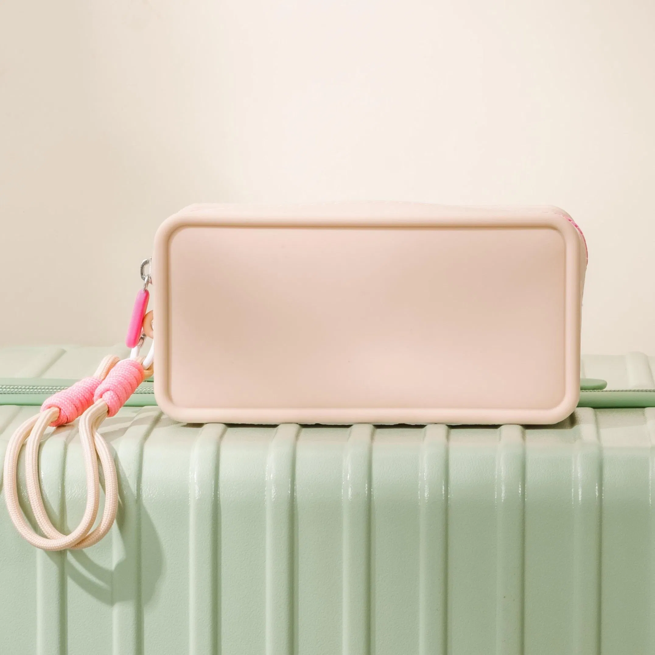 Organizadores de maquillaje de viaje nuevos, bolsas de cosméticos con cremallera, estuches de silicona elegantes, nuevas bolsas de cosméticos de viaje