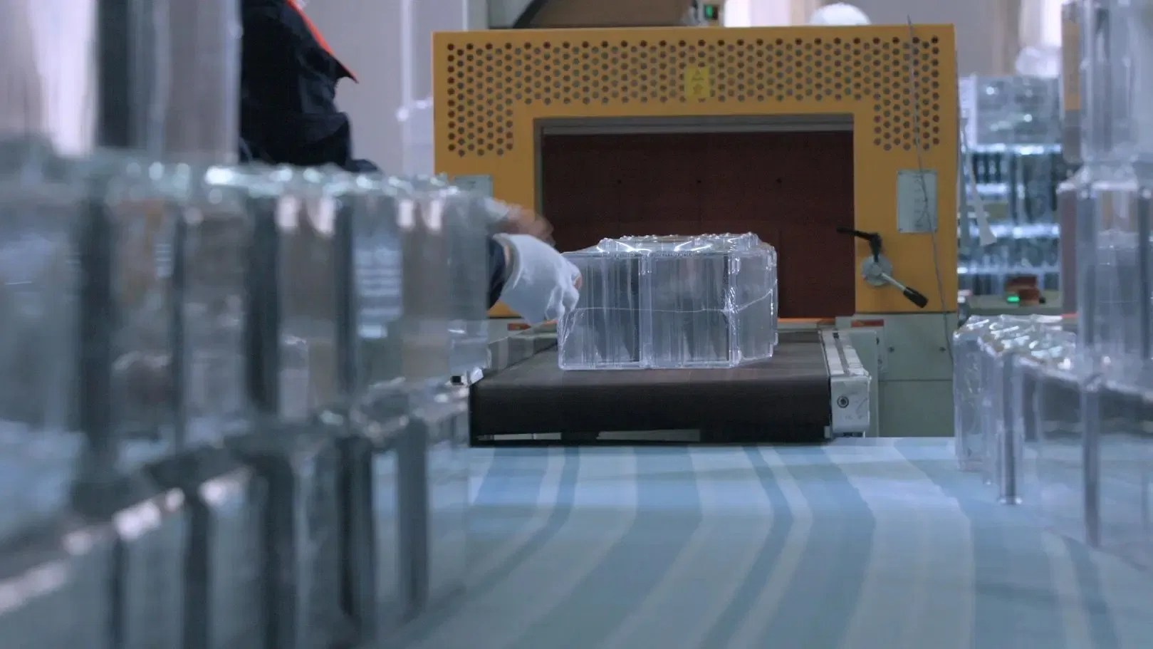 Organizador de Maquillaje Acrílico 4 Compartimentos Organizador Cosmético Caja de Almacenamiento Soporte para Brochas Lápiz Perfume Loción Tocador Transparente
