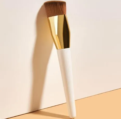 Brocha de Fundación en Forma de Triángulo con Mango de Madera Rosa Dorado y Blanca para Maquillaje