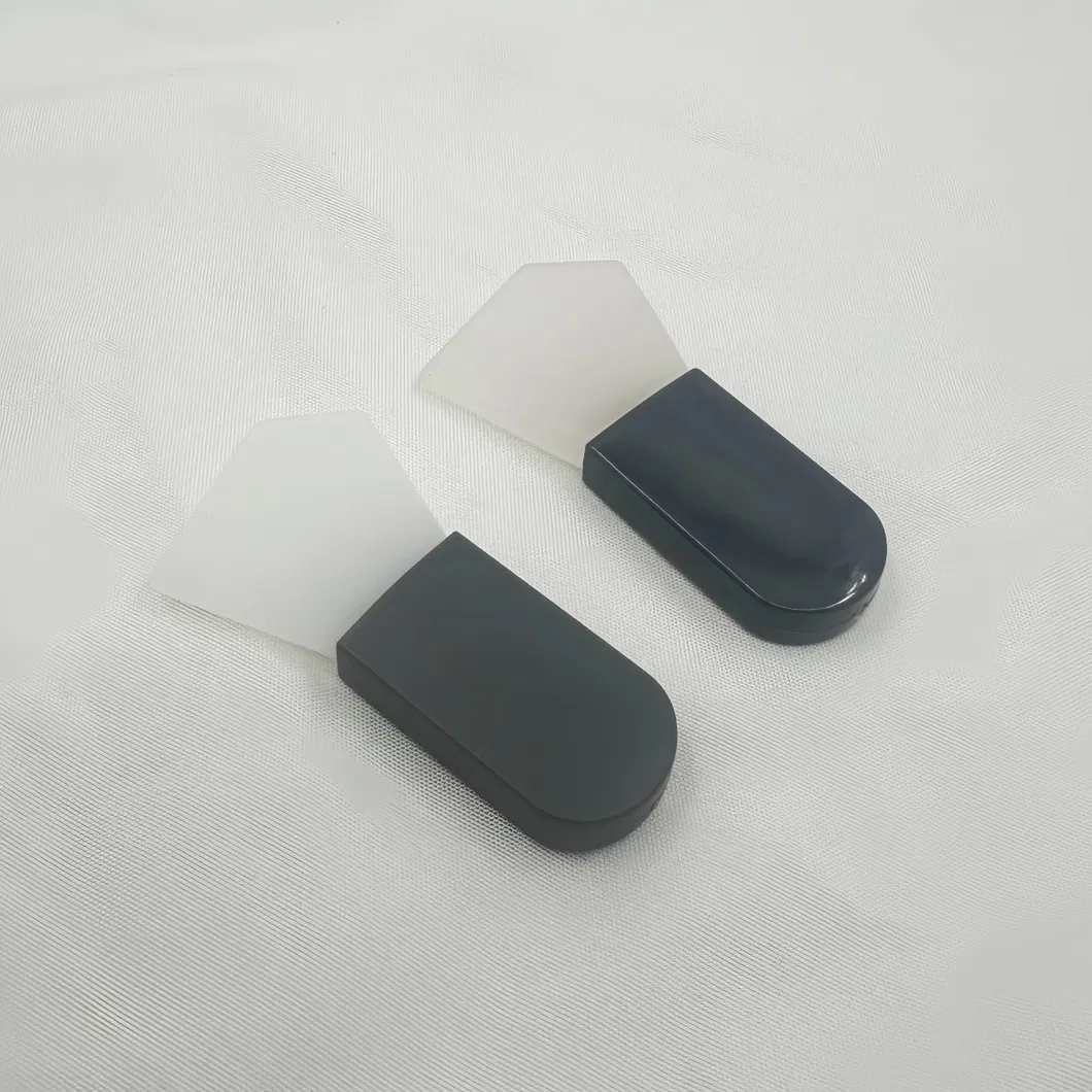 Aplicación de maquillaje con brocha mini