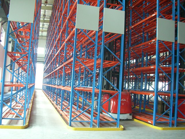 Very Narrow Aisle Pallet Racking System with Selective Wooden/Plastic/Steel Pallet for Warehouse Storage.