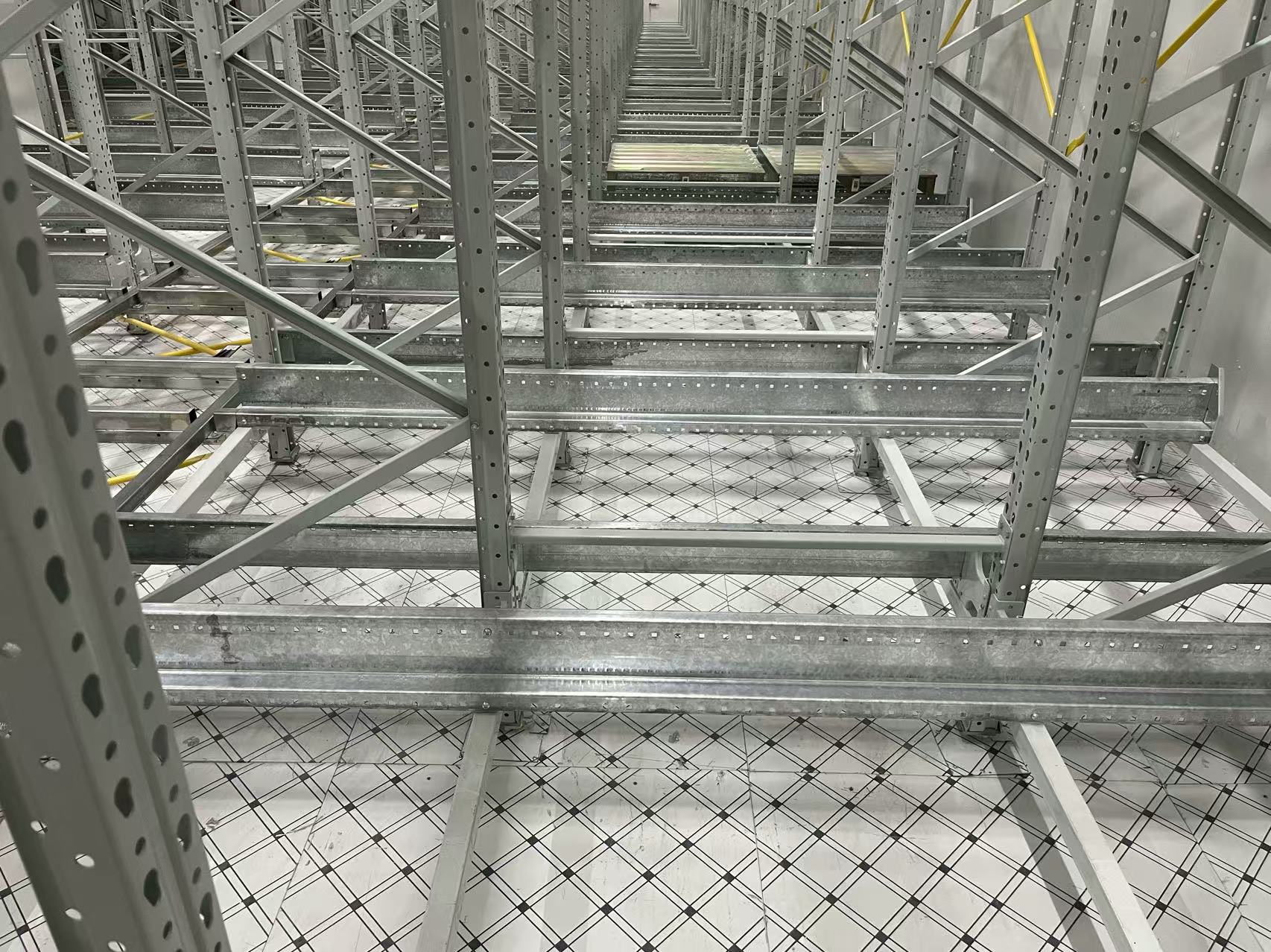 Kaku ASRS Smart Pallet Racking Automated Storage Retrieval System CE/ISO9001 Certified 1300Kg/Pallet Steel Construction White