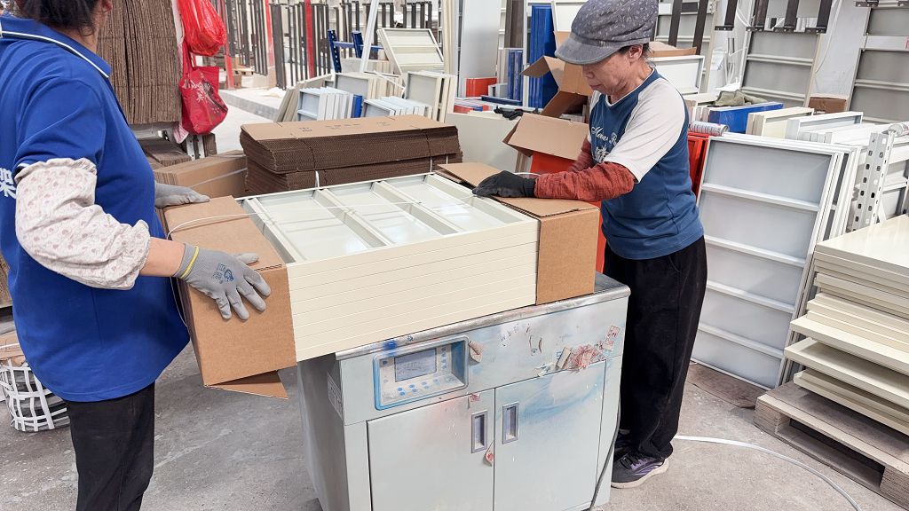 Packaging process for export ready warehouse racking components