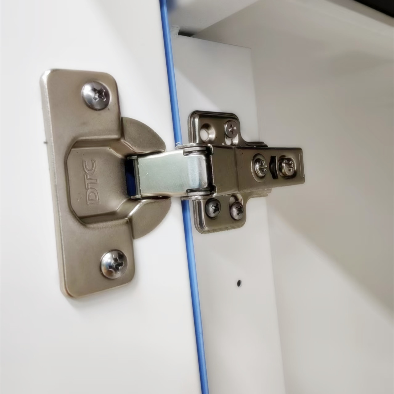 DTC Soft Hinge