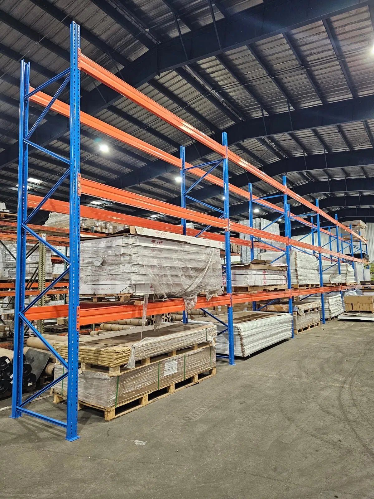 Heavy Duty Selective Pallet Racking System for Large Industrial Warehouse Steel Shelves with Wire Mesh Decking Industrial Storage Rack