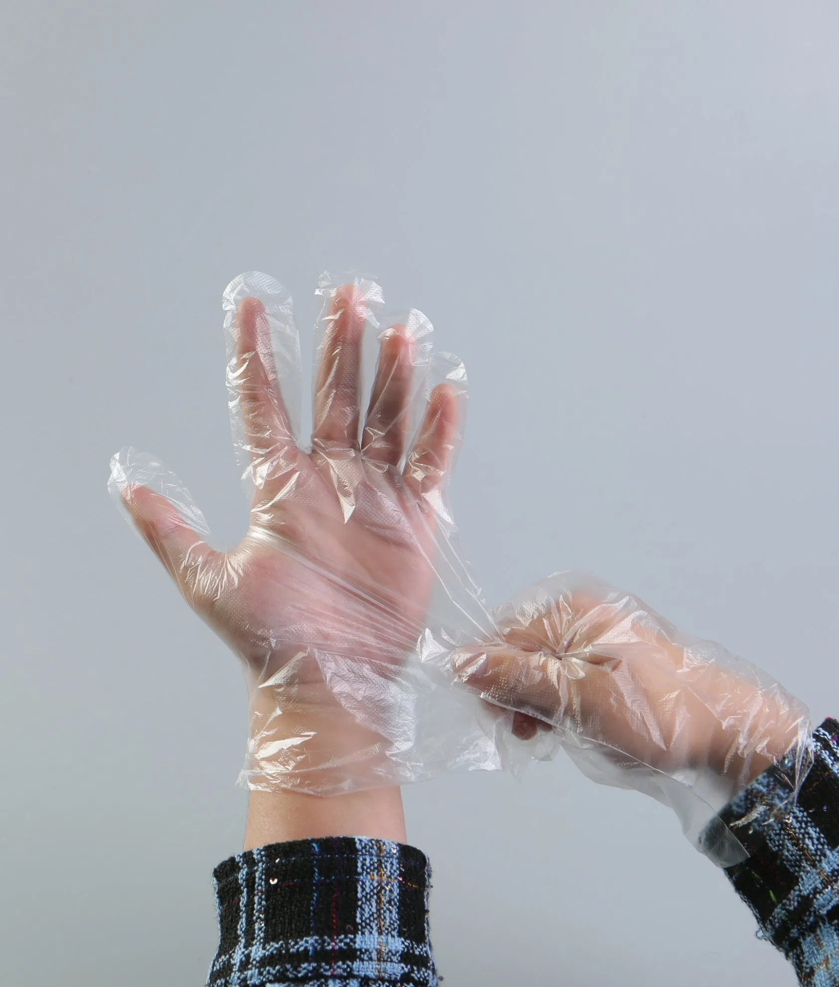 قفازات طبية واقية disposable مصنوعة من البلاستيك PE CPE لحماية اليدين