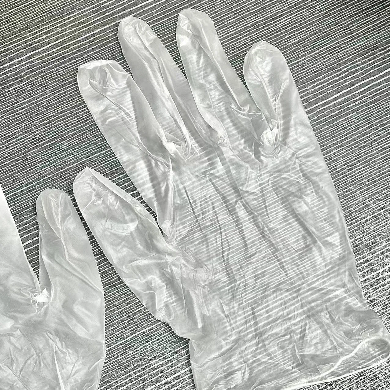 قفازات فحص فنتيل disposable مسحوقة وغير مسحوقة من PVC