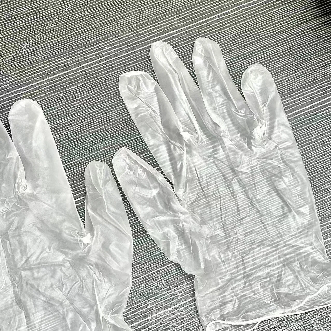 قفازات فحص فنتيل disposable مسحوقة وغير مسحوقة من PVC