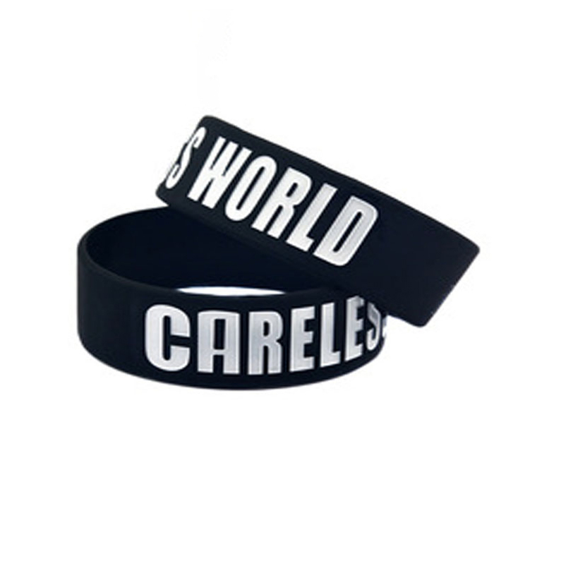 Tendências 2026 Novos Braceletes de Silicone Largos Personalizados com Logotipo Debossado Impressos em Borracha