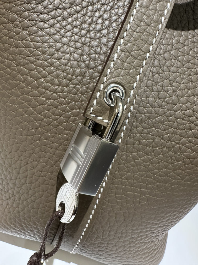 Bolsa de Designer de Luxo para Mulheres, Lata de Lápis com Fecho 18cm Bolsa Bucket de Couro Tc Cinza Elefante Etoupe