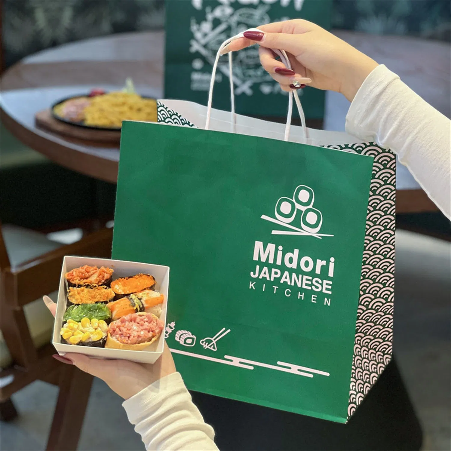 Saco de papel kraft descartável impresso com logotipo para restaurante, embalagem para takeout de massa e salada
