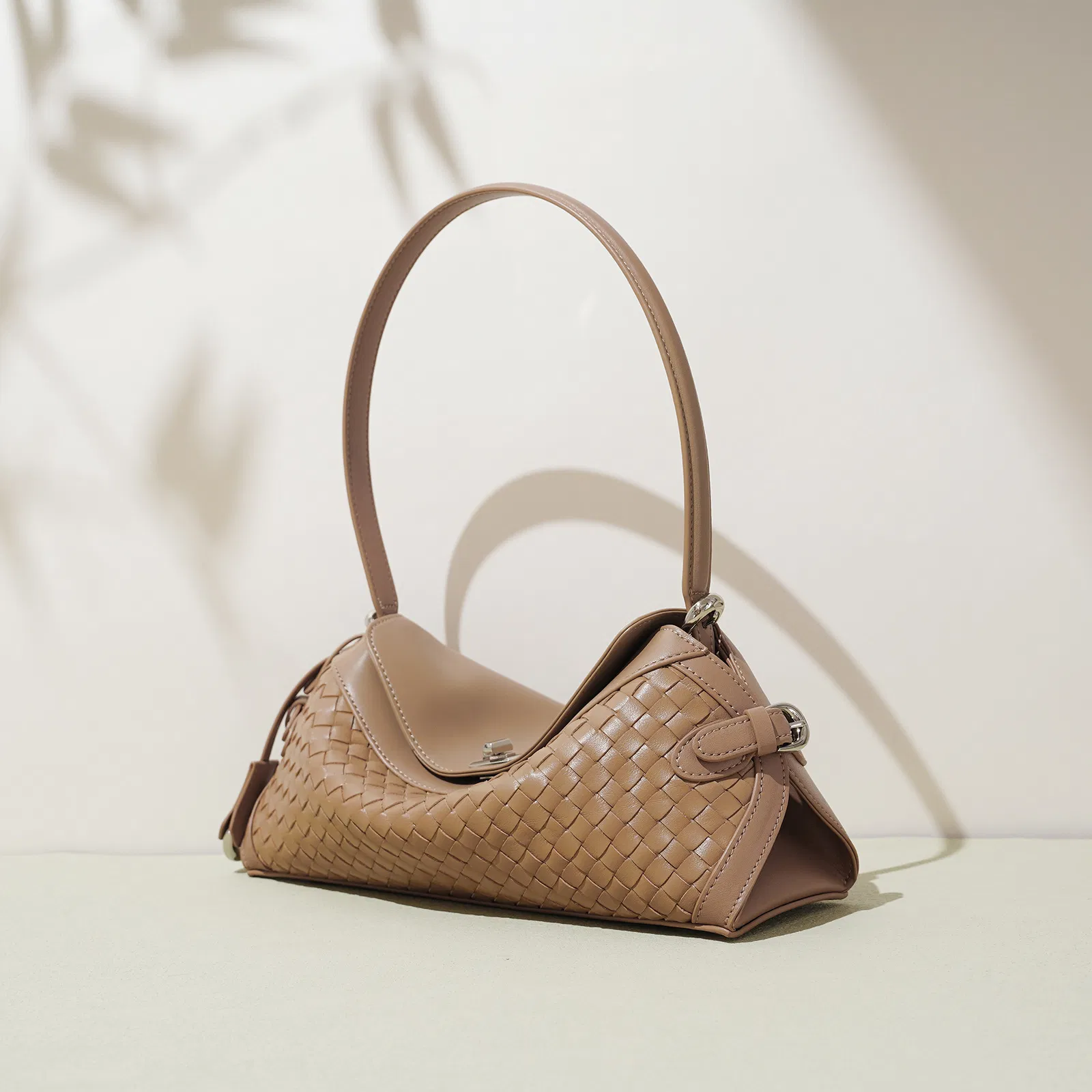 Jt2522 Bolsa de Ombro Feminina de Couro de Vaca Feita à Mão de Designer de Luxo, Tendência de Bolsa Trançada com Correntes, Bolsa Crossbody Macia para Mulheres