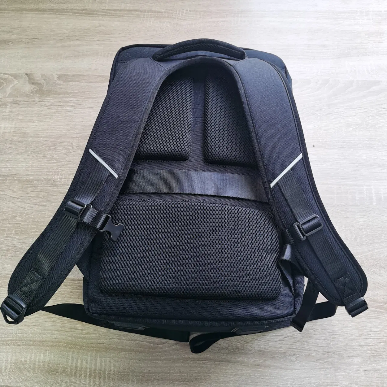 Mochila de Viagem com Dois Compartimentos, Ponto Inferior e Alça Lateral para Transporte Fácil