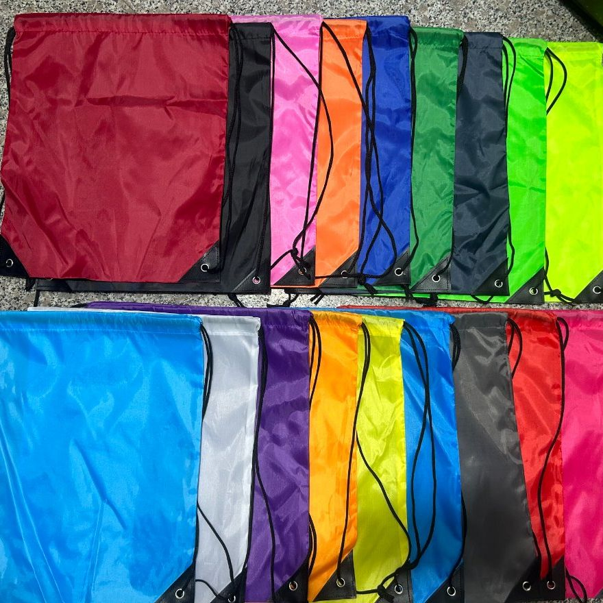 Bolsa esportiva leve e impermeável personalizada com logotipo OEM, com cordão ajustável para eventos e viagens, mochila com cordão