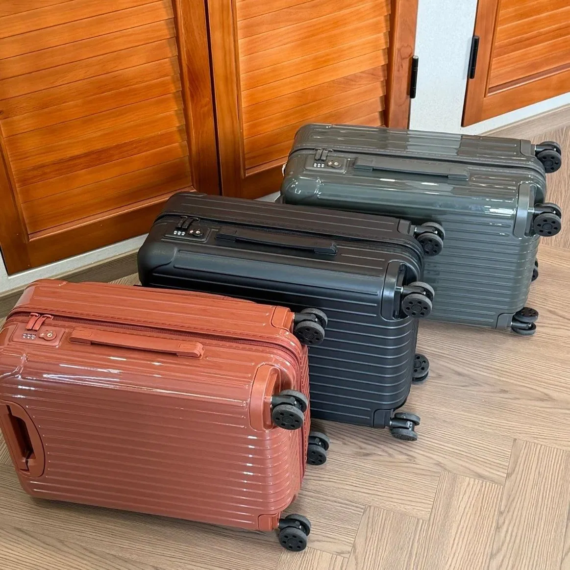 Mala de Viagem ABS de Alta Qualidade 21-Inch com Grande Capacidade e 360-Degree Rodas Giratórias Conjunto de Três Peças à Prova d'Água Estilo Cartoon