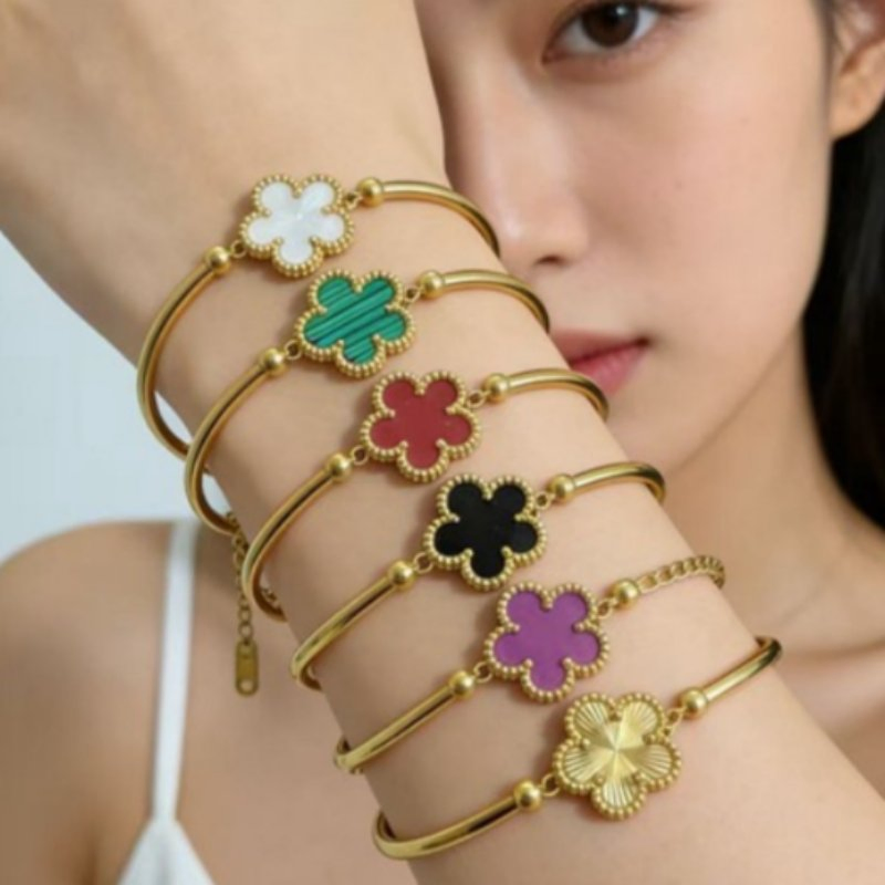 Bracelete de Quatro Folhas de Trevo Multicolorido de Moda Nova por Atacado em Aço Inoxidável 18K Bracelete de Flor Dourado Empilhável para Mulheres