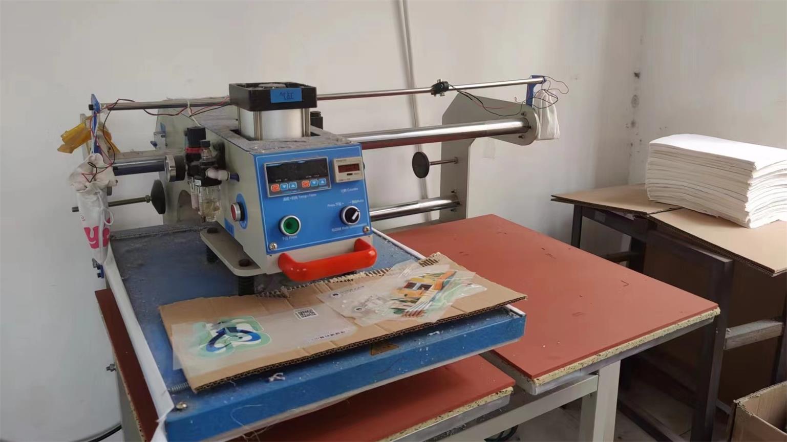 Máquina de planchado industrial para acabado de bolsos - Luxii Bags ironing machine