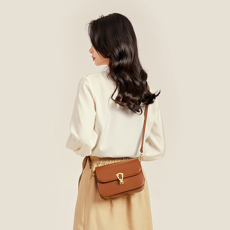 Fábrica de Guangzhou Nueva Bolsa de Diseño de Cuero PU de Moda Réplica Mejor Vendedor Personalizada Regalo para Mujeres Bolsa de Hombro Tote para Damas