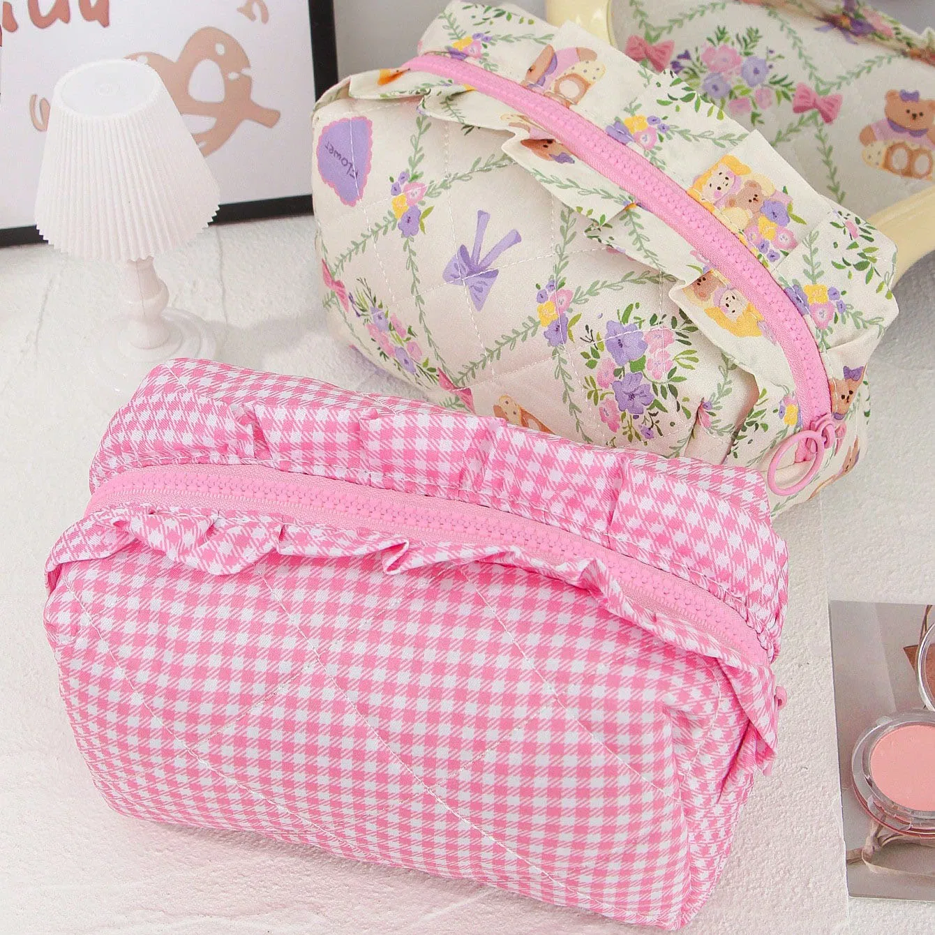 Promoción de Diseños de Moda Bolsa de Maquillaje de Algodón Estilosa Acolchada de Mano para Artículos de Tocador de Gran Capacidad Portátil para Viajes Organizador de Belleza Cosmética