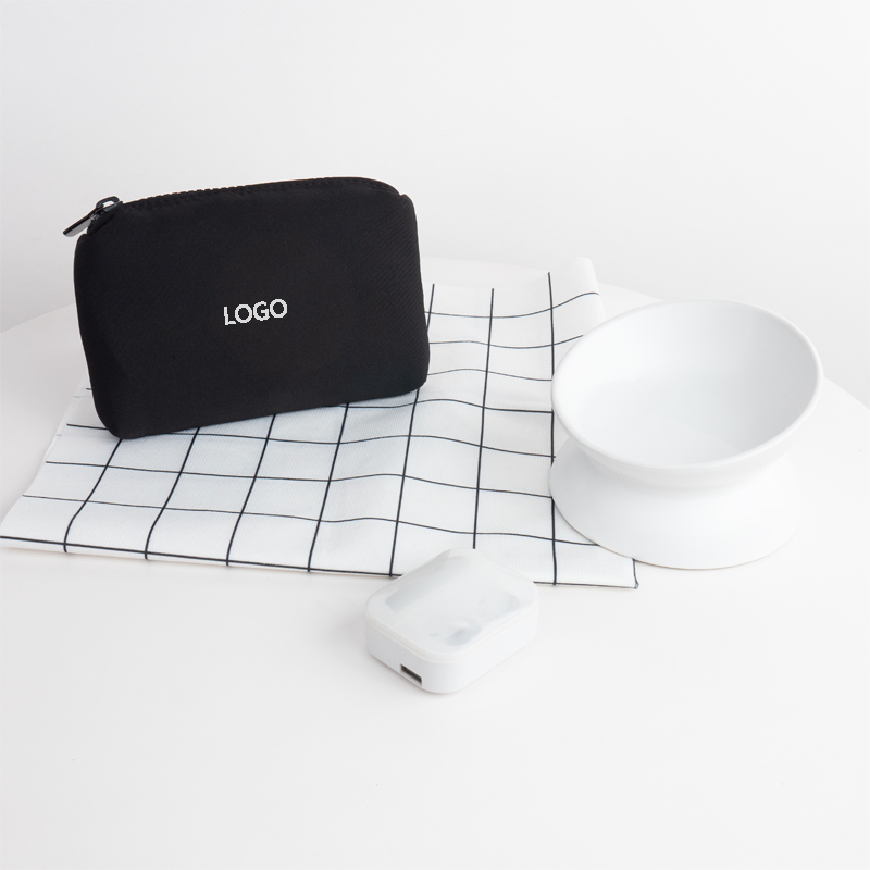 Bolsa de maquillaje pequeña de neopreno negro personalizada para artículos de tocador y cosméticos