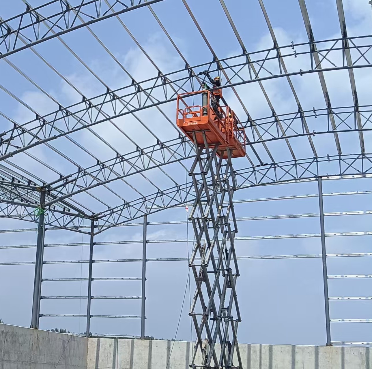 High Strength Steel Structure Shed - Reinforced Concrete Base for Agricultural &amp; Industrial Use