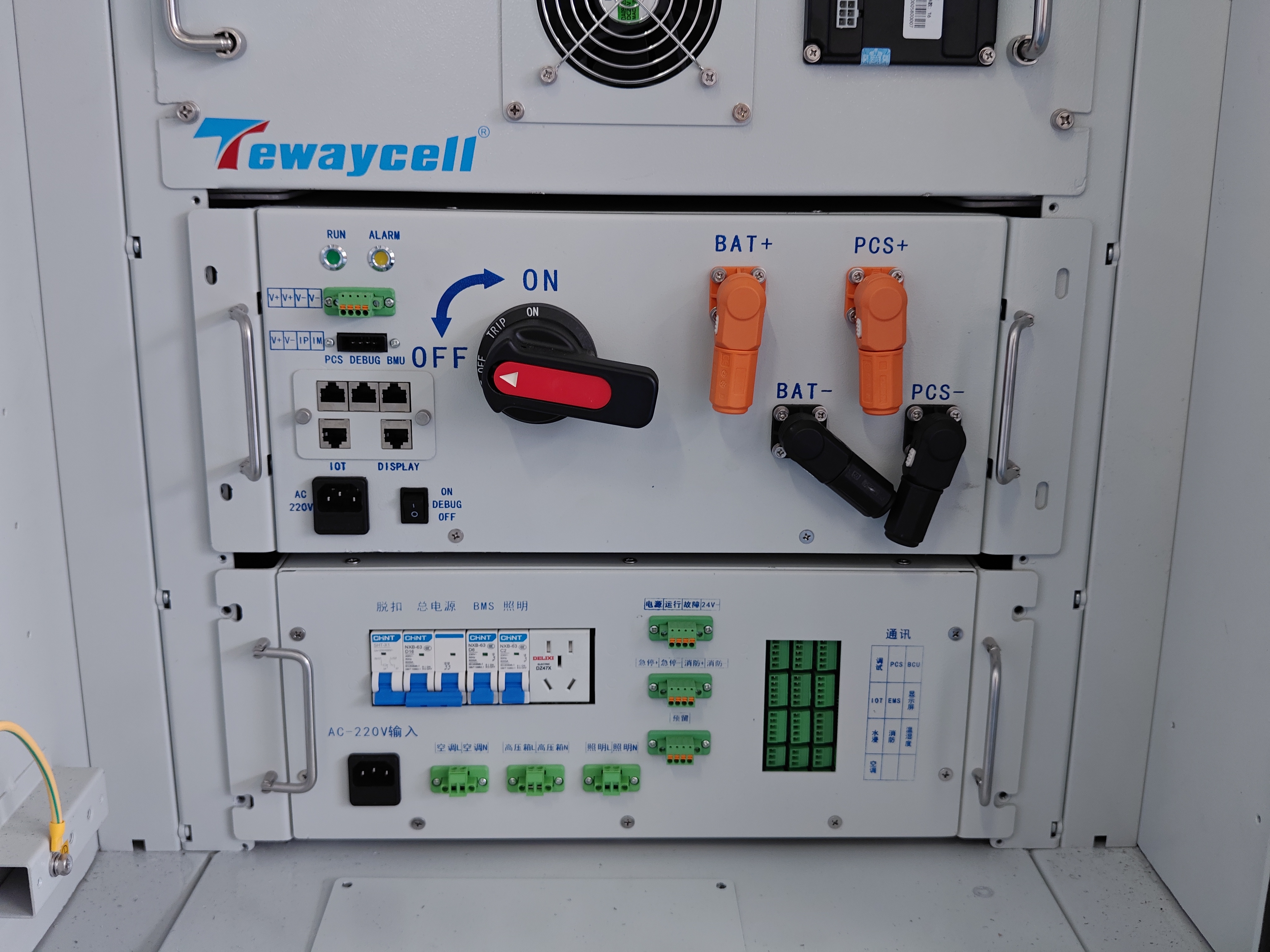 Industrial IP54 LiFePO4 Battery 100kWh/200kWh High Voltage Rack-Mounted ESS with Air Cooling for on Grid Hybrid Solar System