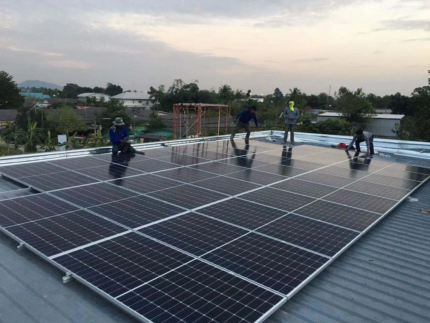 1385 Solar Renewable Energy Hot Selling Install 5kw on-Grid Solar Systems 500kw 1000kw 1MW Grid-Tied Solar Panel Kit for Solar Power Plant