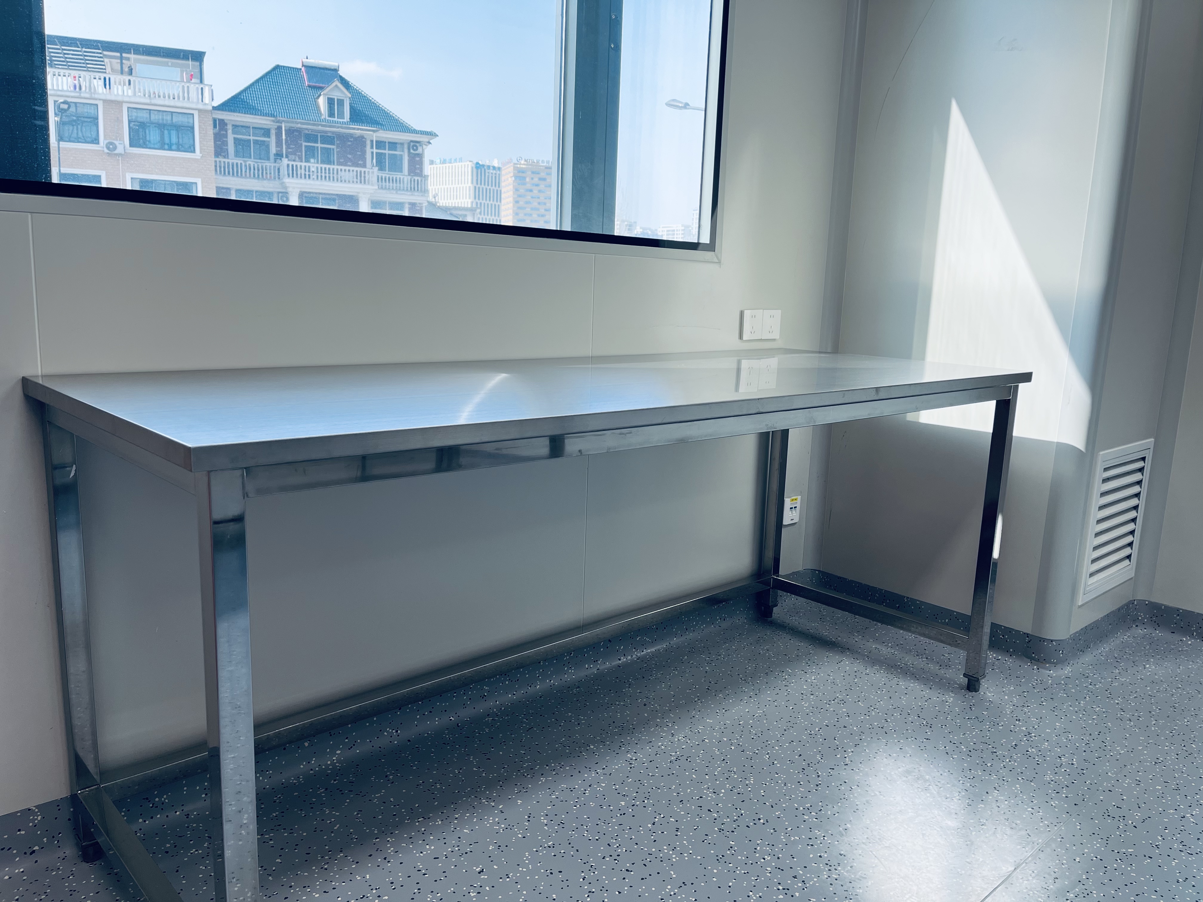 Factory High-quality 304 Stainless Steel Lab Bench Laboratory Customizable Experimental Workbench For Cleanroom