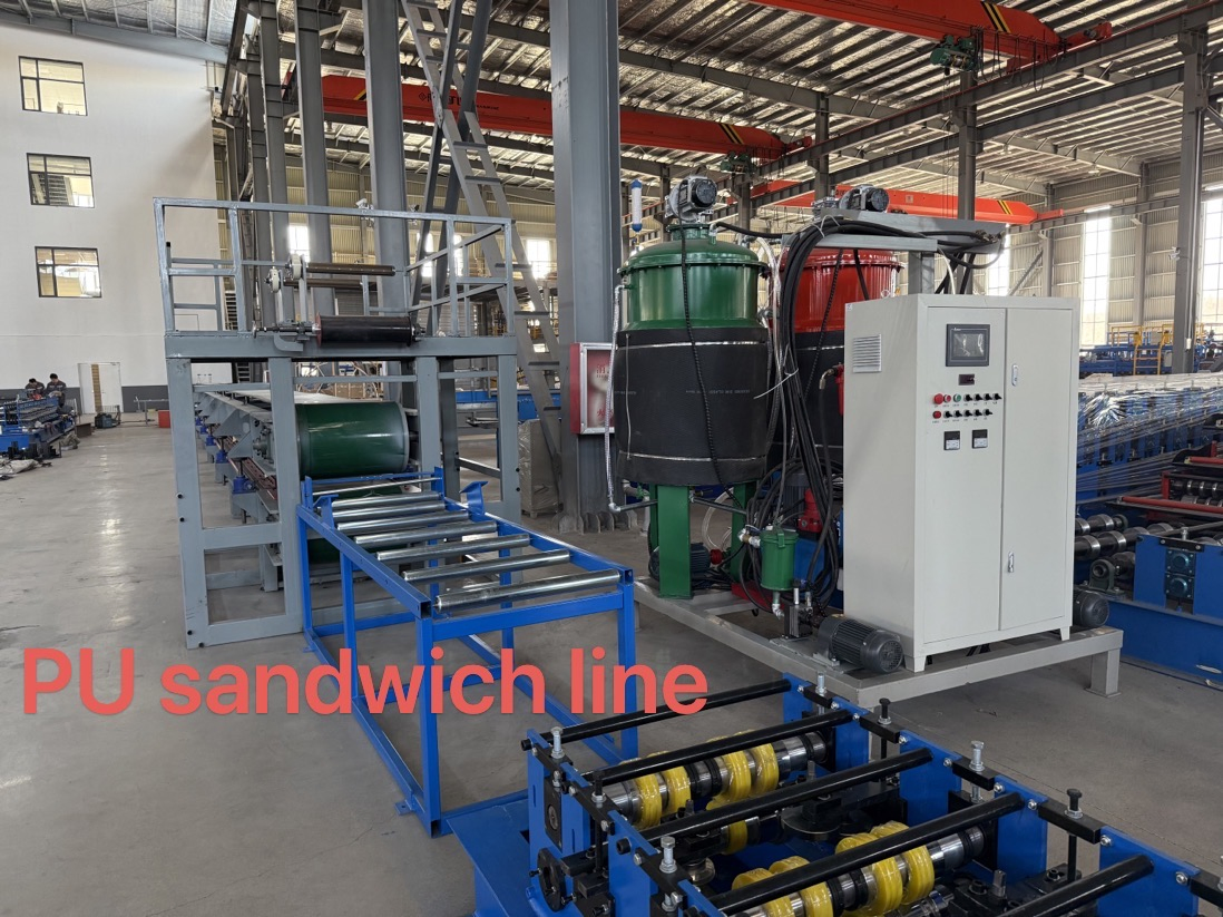 Metal Steel Sandwich Wall Panel Production Line of PU Wall Tile Roll Forming Machine for Sale Made in China