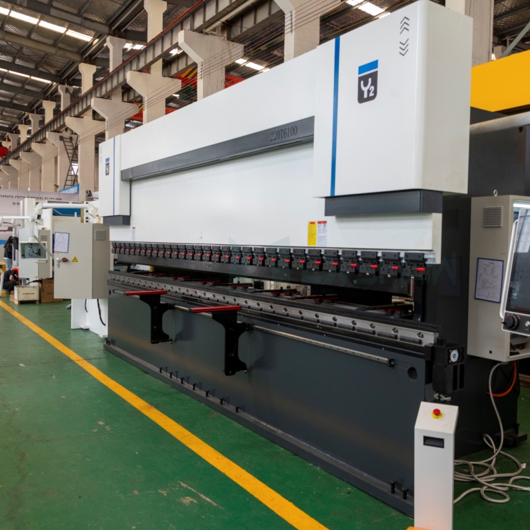 Custom WE67K-220T6100 Lxshow High Performance Customized Bending Machine for Sheet Metal Suppliers, Exporters