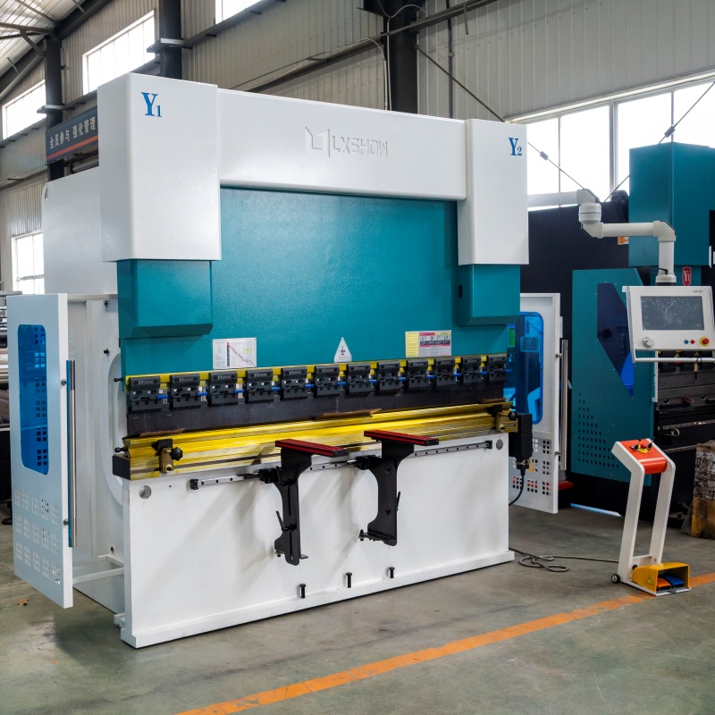 High-Quality WE67K-100T2500 Jinan Lxshow Customized Bending Machine for Sheet Metal Factory, Exporter