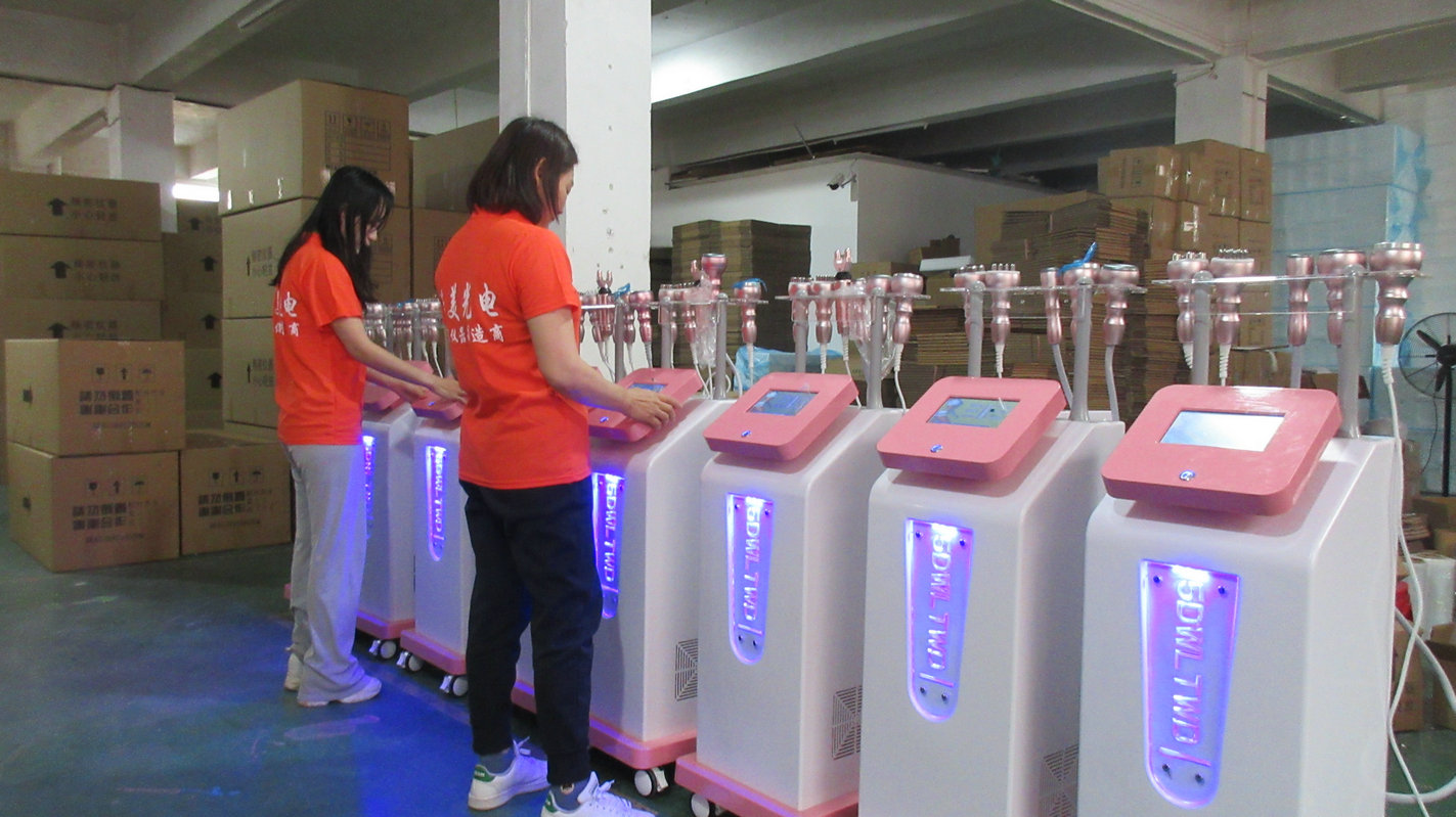 Beauty equipment aging test process at Lyens Beauty factory